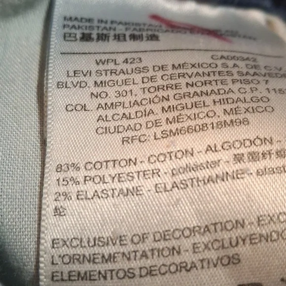 Signature Levi Strauss & Company Women's Stylish Blue Denim Distressed Jeans - Picture 11 of 11